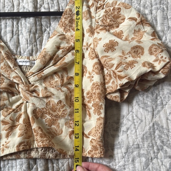 Cream and Brown Puff Sleeve Crop Blouse - Picture 5 of 6